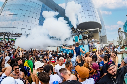 Crowd dancing at HQ2 Beachclub outdoor party at Ocean Casino Resort in Atlantic City