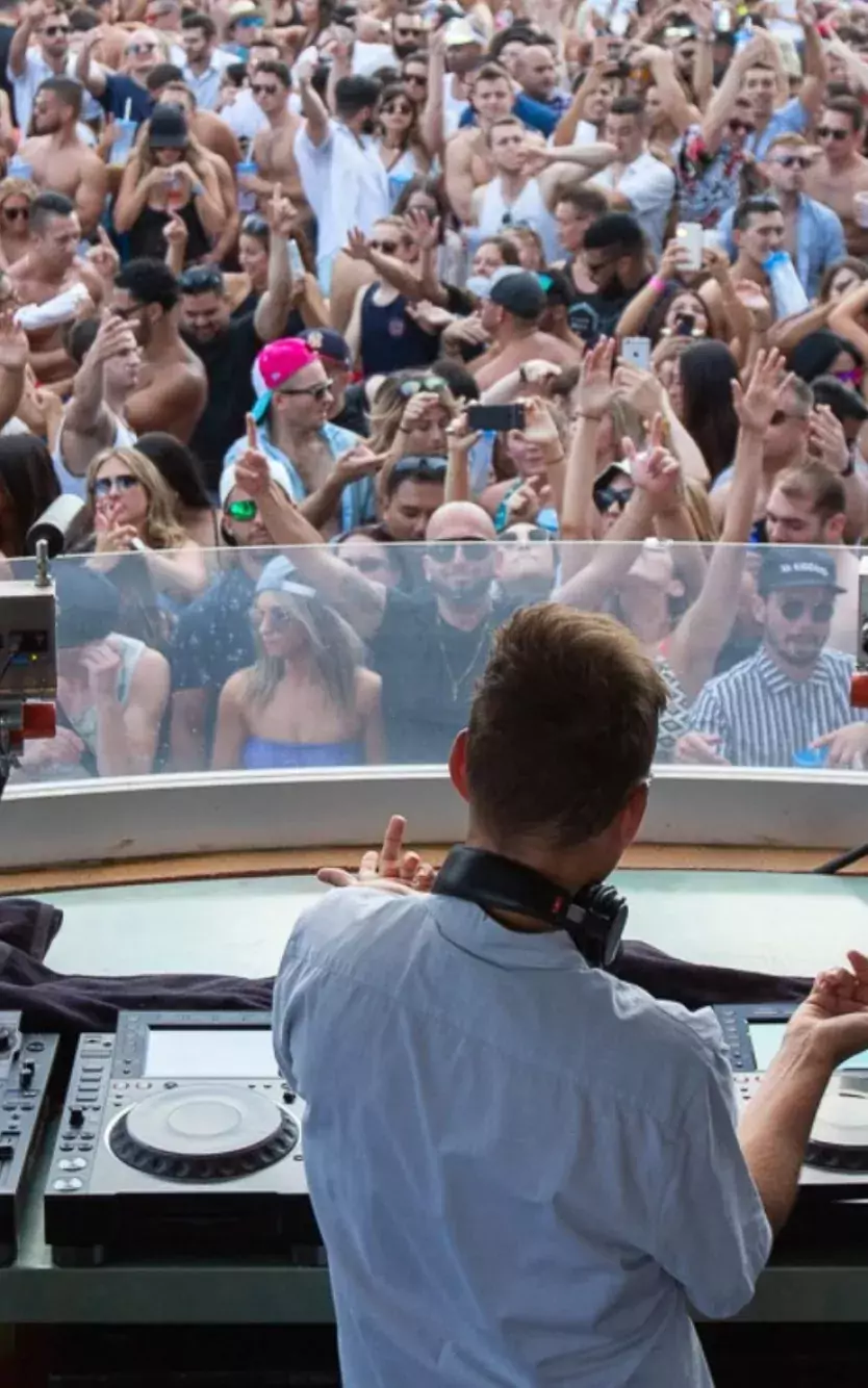 HQ2 Beachclub